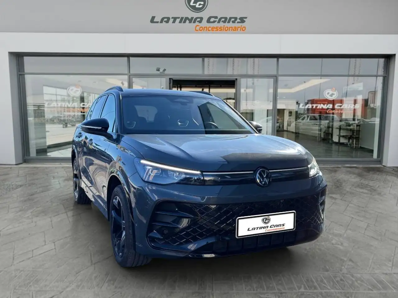 Volkswagen Tiguan 2.0 tdi R-Line 150cv dsg Con NAVIGATORE 4