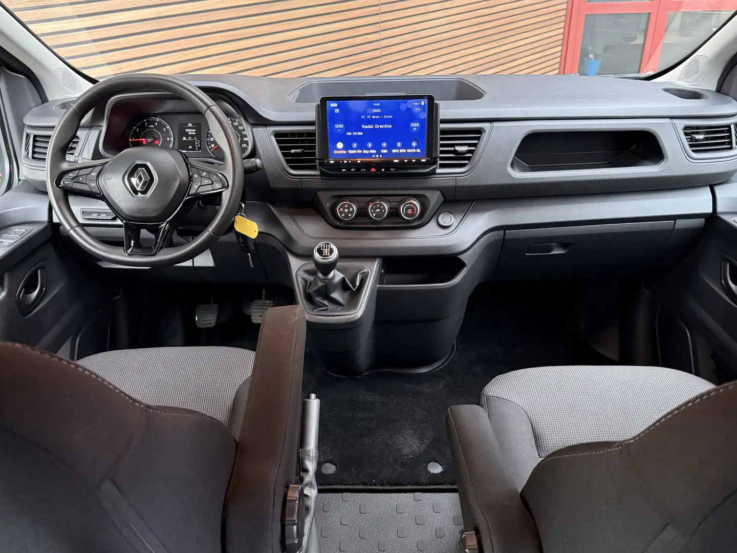 Renault Trafic 2.0 dCi 130 T29 L2H1 DC Comfort Camera / Carplay / Zwart - 2