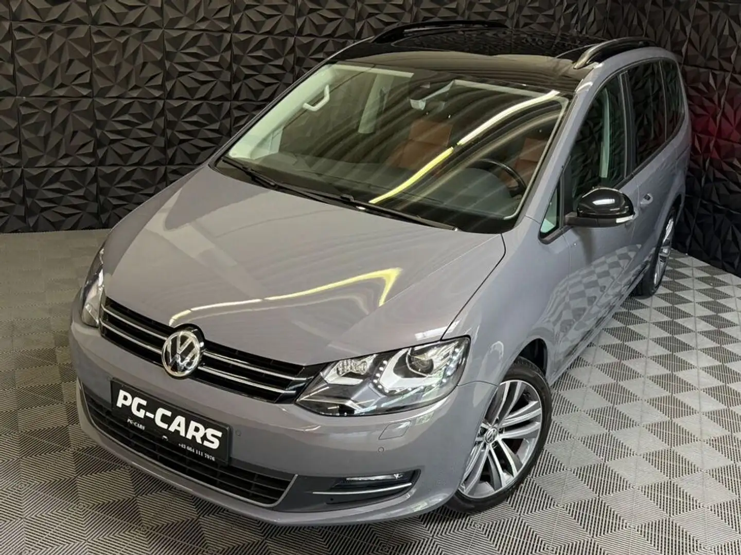 Volkswagen Sharan 2.0 TDI Black Style Highline DSG siva - 1