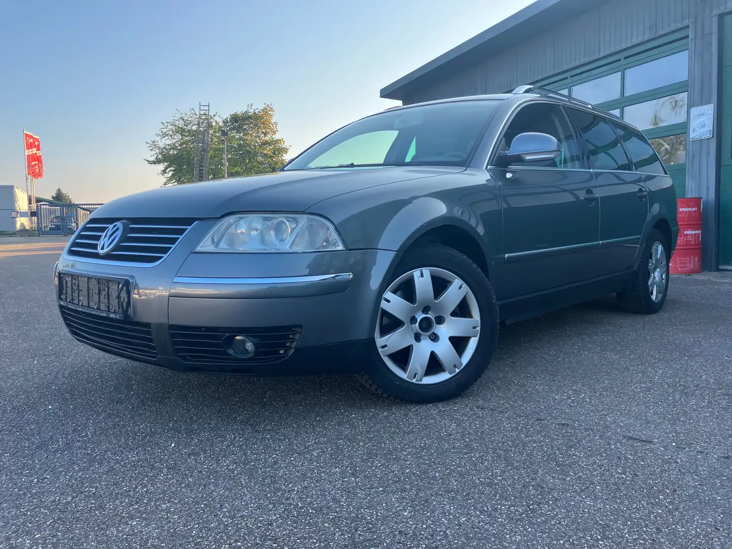 Volkswagen Passat Variant 2.5 TDI 4x4 Comfortline 4Motion AHK Zahnr. Neu Gris - 2
