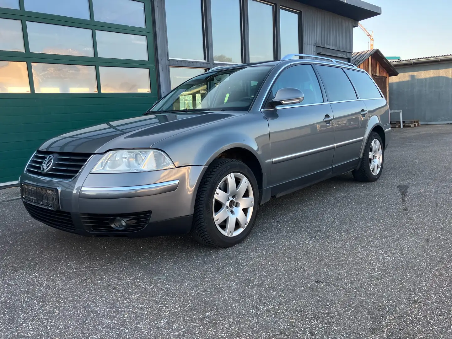 Volkswagen Passat Variant 2.5 TDI 4x4 Comfortline 4Motion AHK Zahnr. Neu Gris - 1