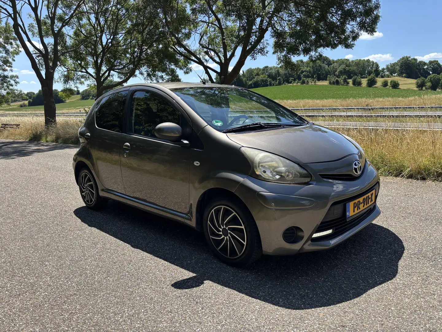 Toyota Aygo 1.0 VVT-i Aspiration Bruin - 1