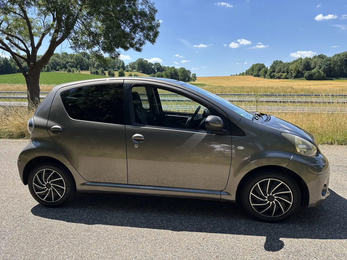 Toyota Aygo 1.0 VVT-i Aspiration Bruin - 2