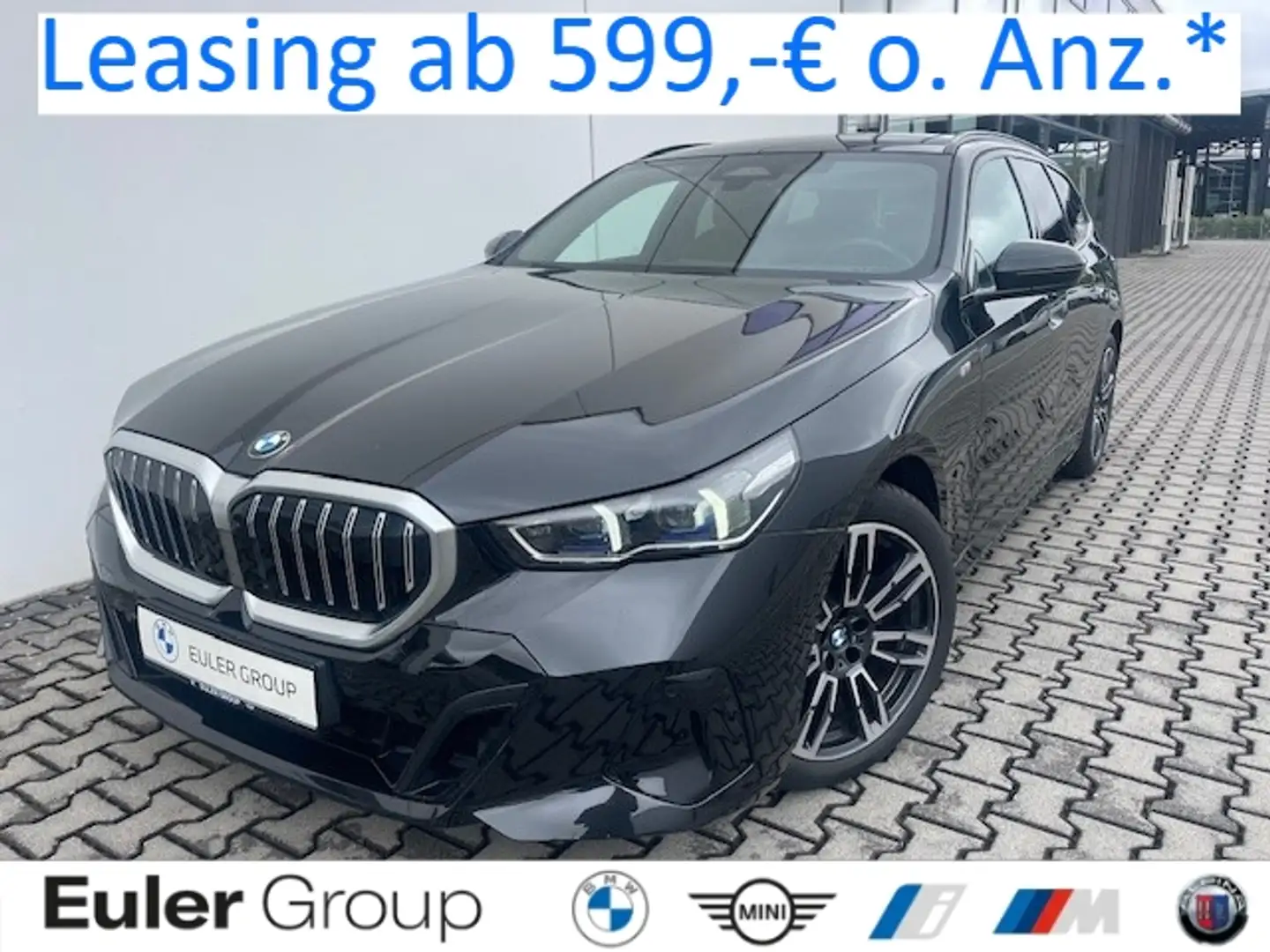 BMW 520 d xDrive Touring M Sport AHK Pano StandHzg H/K PAP Schwarz - 1