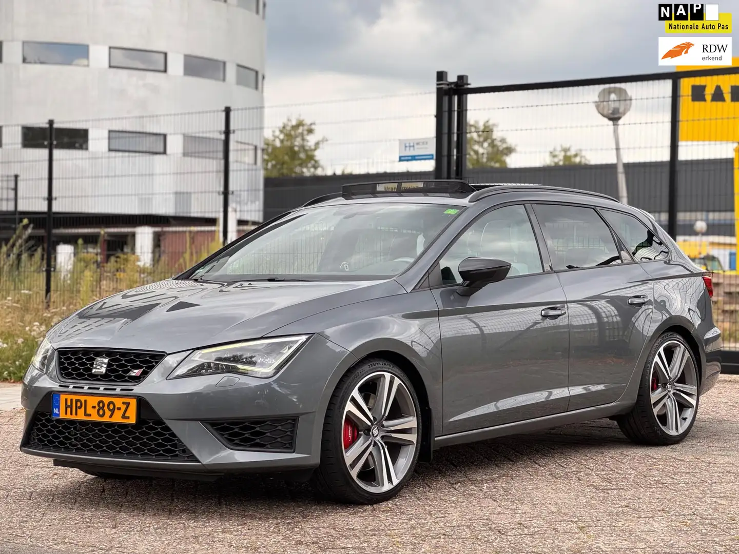 SEAT Leon ST 2.0 TSI Cupra 280/aut/pano/matrix/psensor/stoel Grijs - 1
