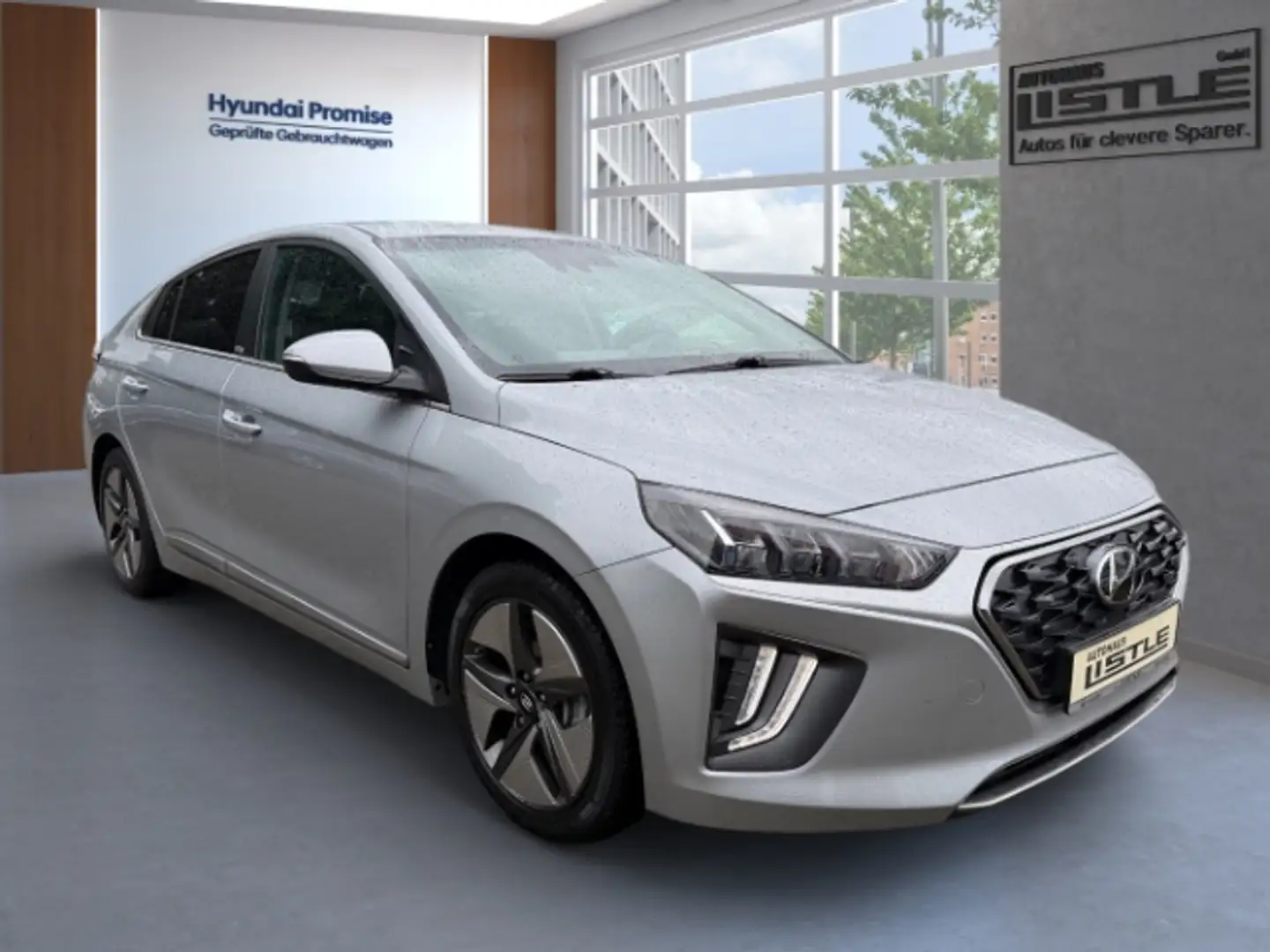 Hyundai IONIQ Style Plug-In Hybrid 1.6 GDI +NAVI+KLIMA+PDC+UVM+ Stříbrná - 2