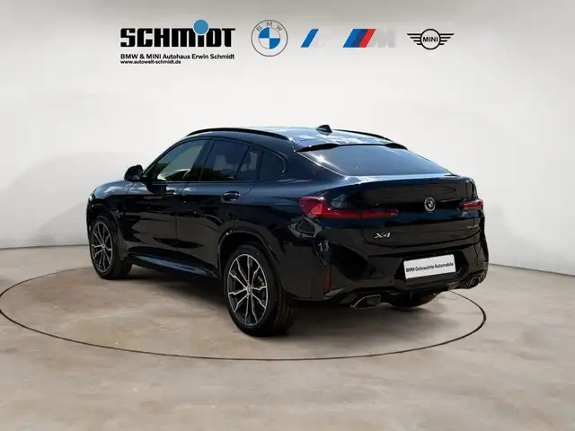 BMW X4 view 4
