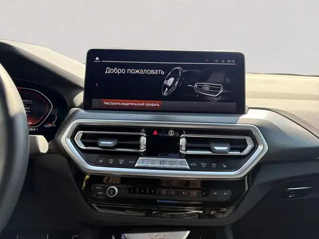 BMW X4 view 11