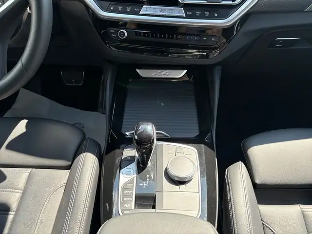 BMW X4 view 10