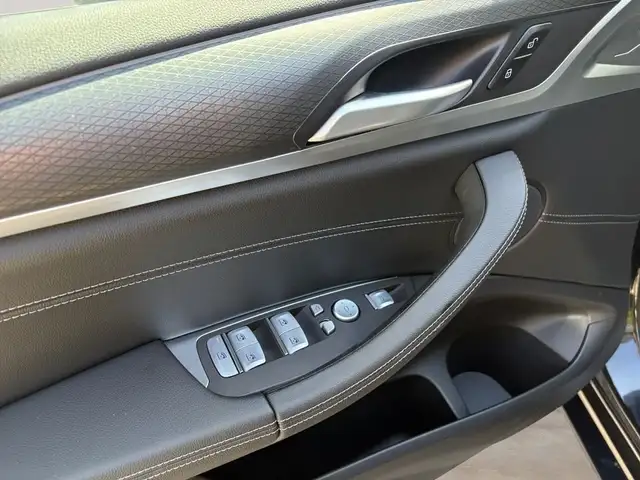 BMW X4 view 7