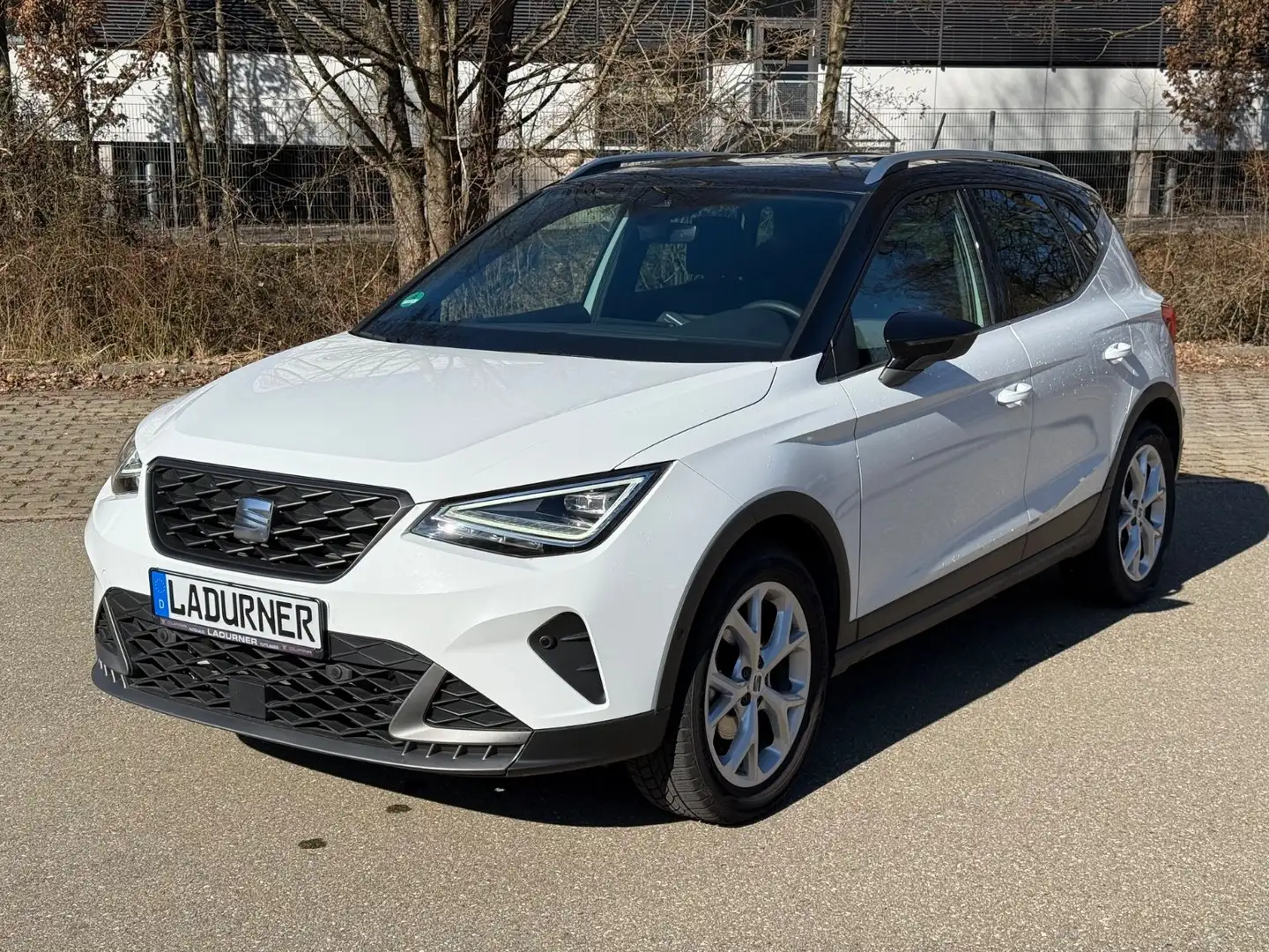 SEAT Arona FR 1.0 TSI DSG *SHZ/Navi/XL Assist. Paket* Weiß - 1