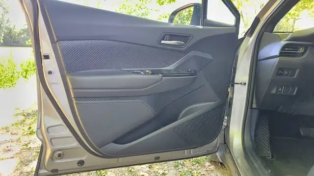 Toyota C-HR view 7