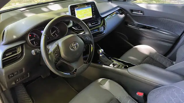 Toyota C-HR view 8