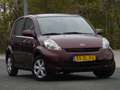 Daihatsu Sirion 2 1.0-12V Premium 2DE EIGENAAR NAP/AIRCO/APK Rood - thumbnail 4