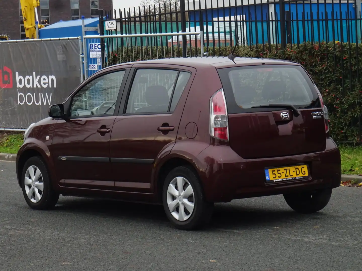 Daihatsu Sirion 2 1.0-12V Premium 2DE EIGENAAR NAP/AIRCO/APK Rood - 2