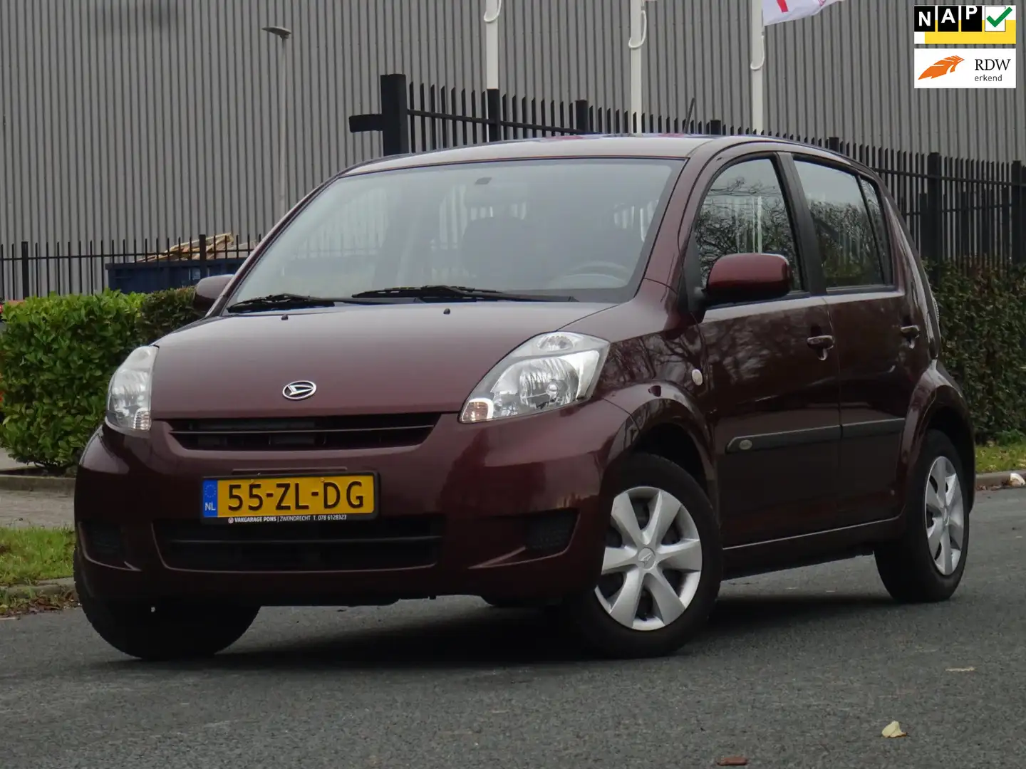 Daihatsu Sirion 2 1.0-12V Premium 2DE EIGENAAR NAP/AIRCO/APK Rood - 1