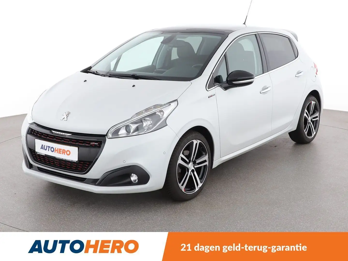 Peugeot 208 1.2 PureTech Allure Wit - 1