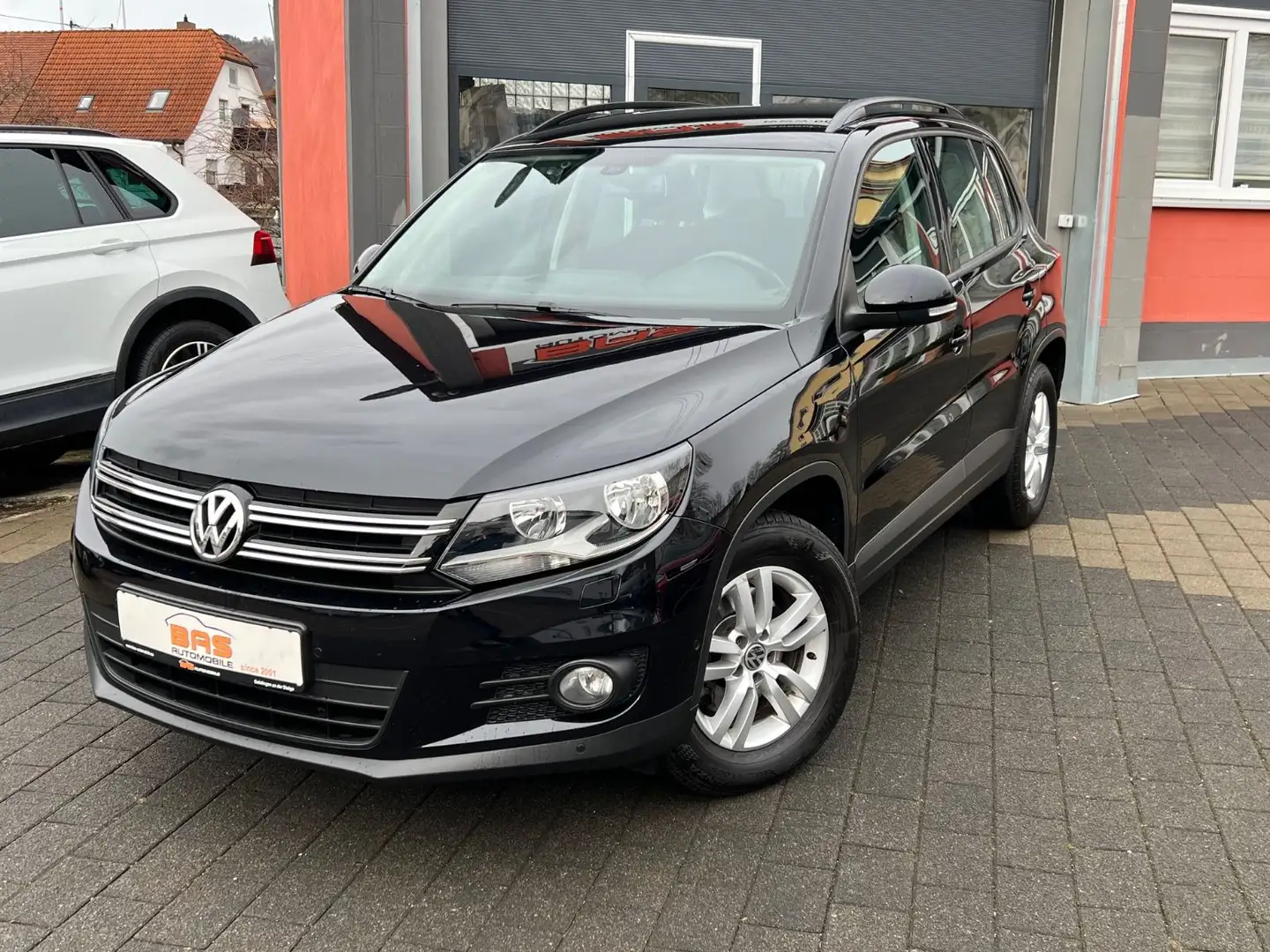 Volkswagen Tiguan 1.4 TSI Trend & Fun*DSG*KLIMAAUTO*SHZ* Negro - 1