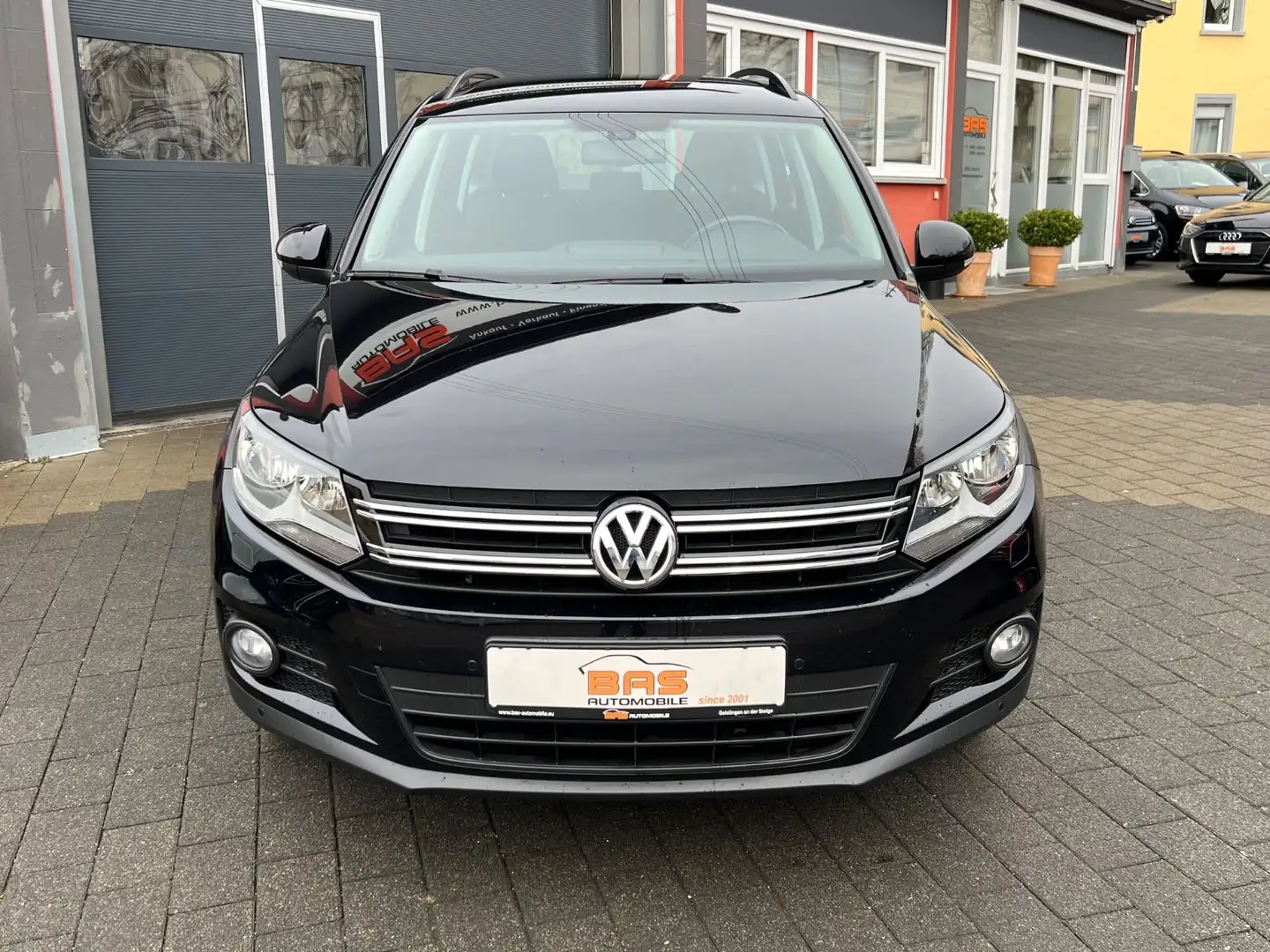 Volkswagen Tiguan 1.4 TSI Trend & Fun*DSG*KLIMAAUTO*SHZ* Negro - 2