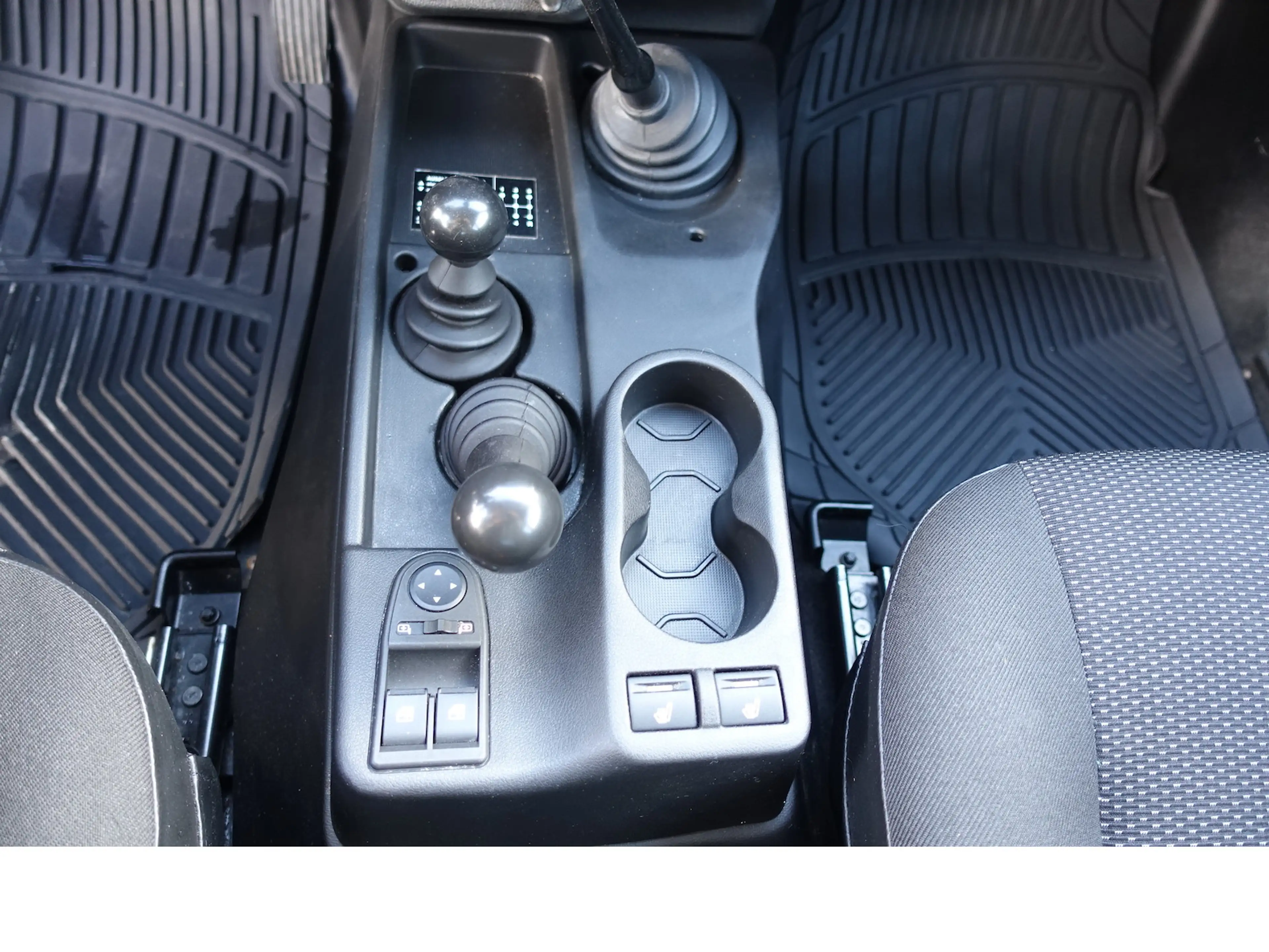Lada Niva Legend 4x4 1,7 Klima Sitzheizung 5-Sitzer — photo 13