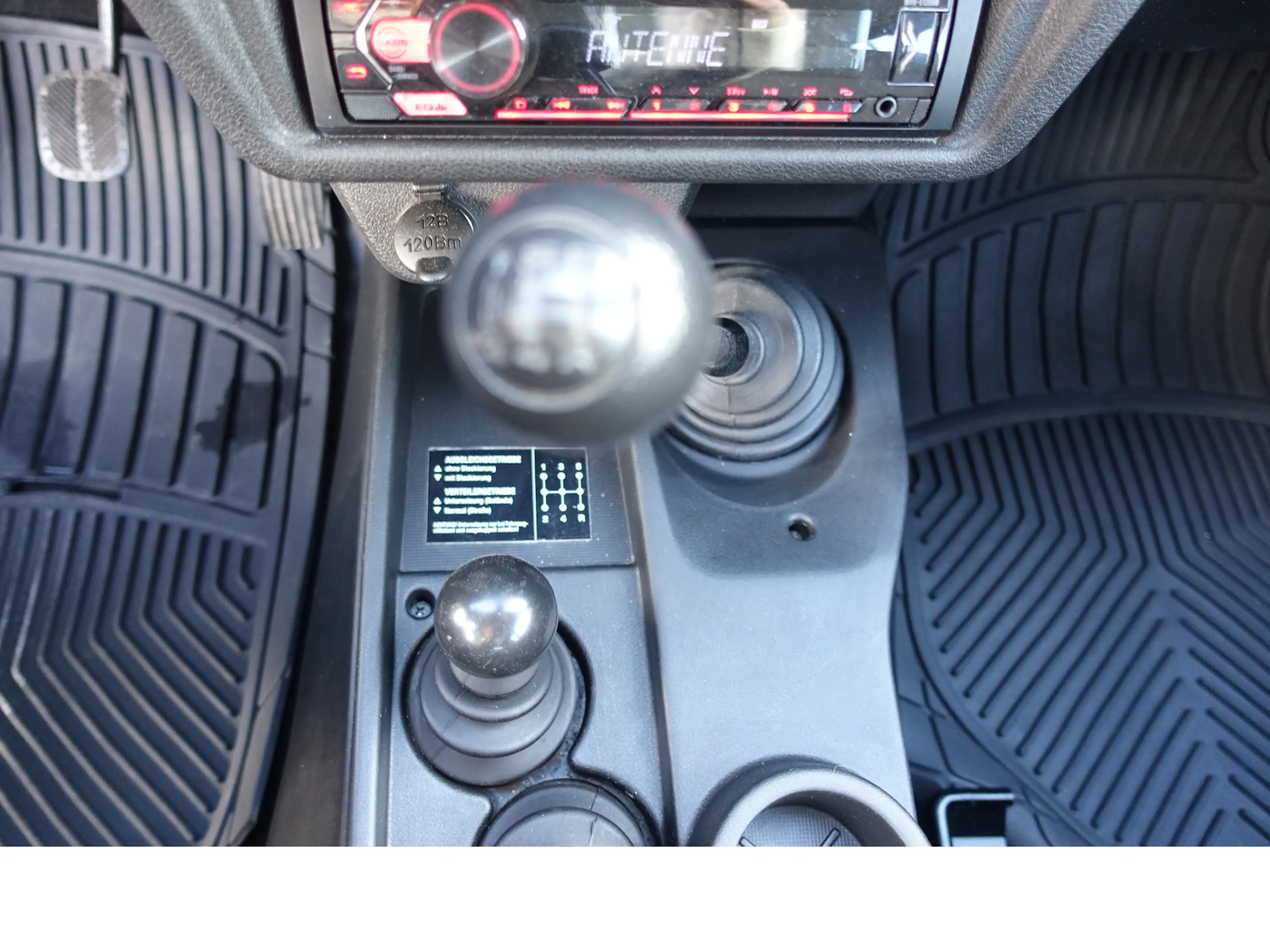 Lada Niva Legend 4x4 1,7 Klima Sitzheizung 5-Sitzer — photo 14
