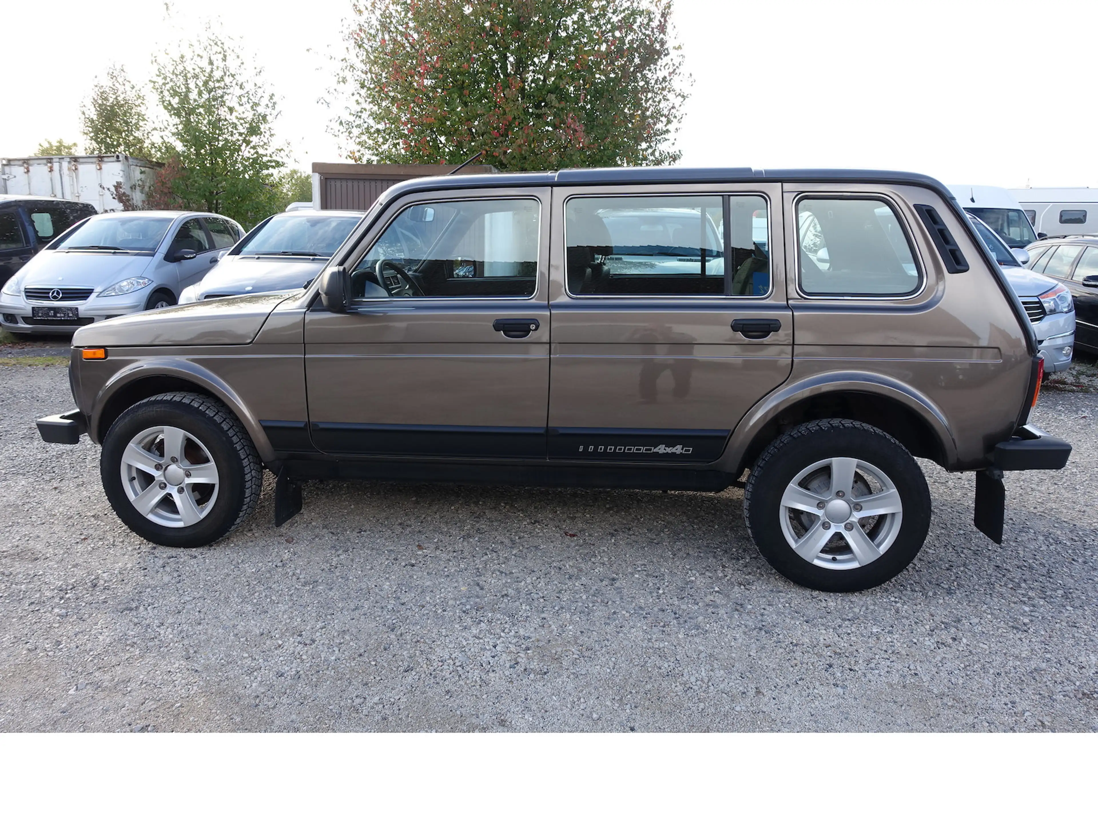 Lada Niva Legend 4x4 1,7 Klima Sitzheizung 5-Sitzer — photo 7