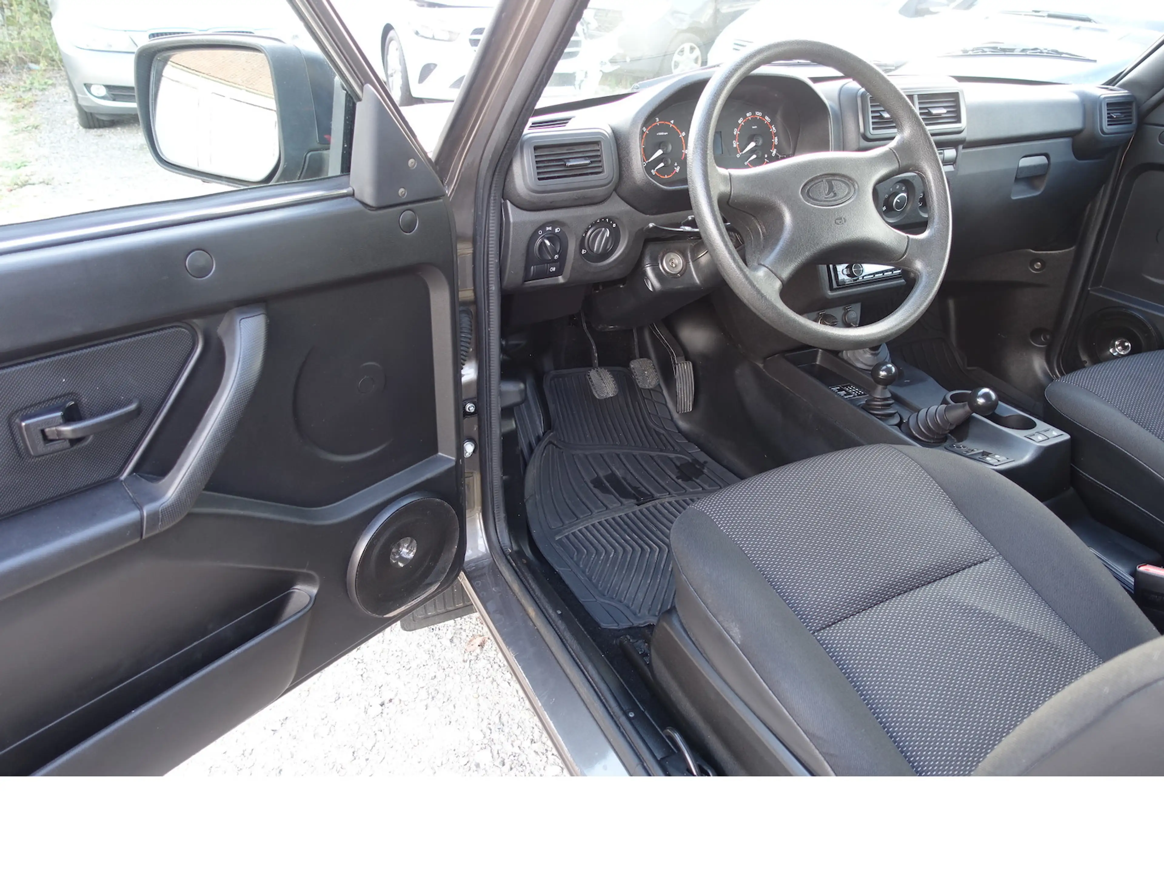Lada Niva Legend 4x4 1,7 Klima Sitzheizung 5-Sitzer — photo 8