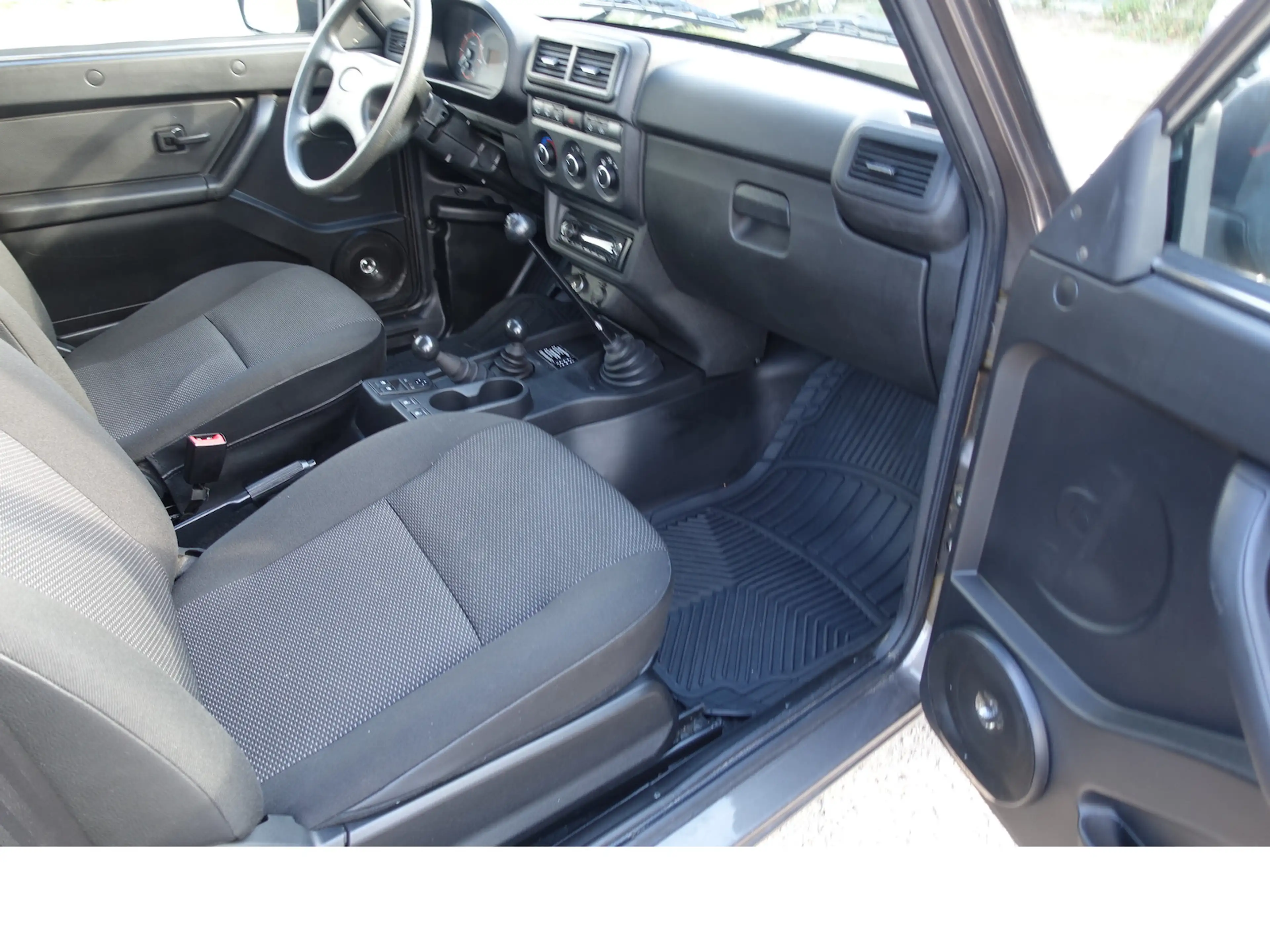 Lada Niva Legend 4x4 1,7 Klima Sitzheizung 5-Sitzer — photo 9