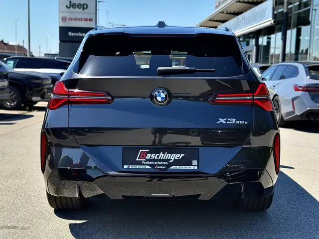 BMW X3 view 8