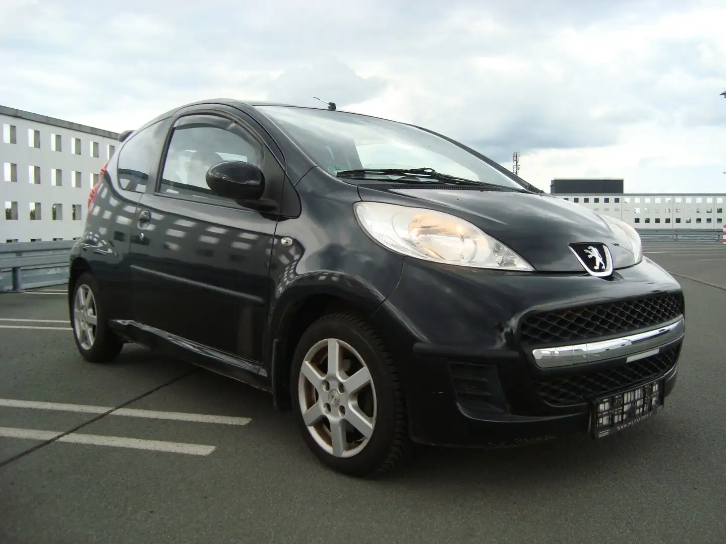 Peugeot 107 Automatik,22800Km.Klima TÜV neu Schwarz - 1