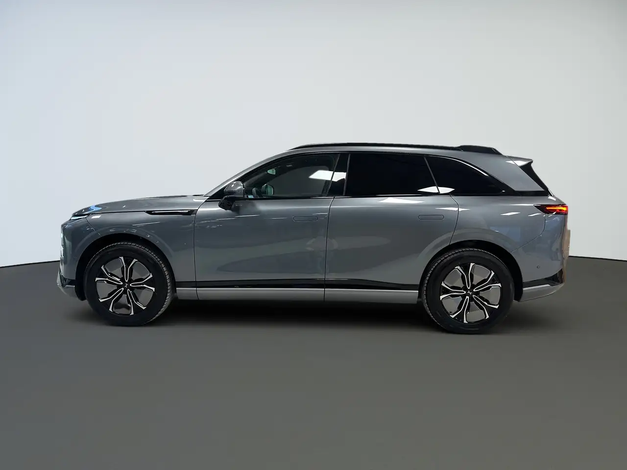 XPENG G9