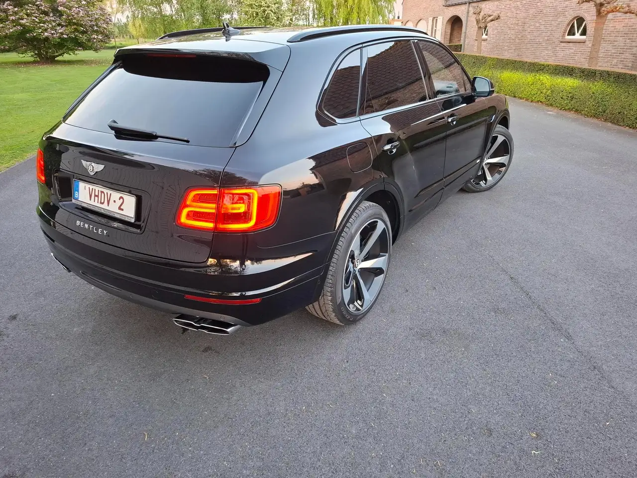 Bentley Bentayga V8 TWIN TURBO LICHTE VRACHT BLACK EDITION MULLINER — foto 8