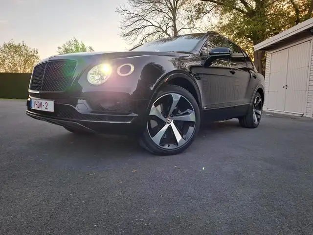 Bentley Bentayga V8 TWIN TURBO LICHTE VRACHT BLACK EDITION MULLINER