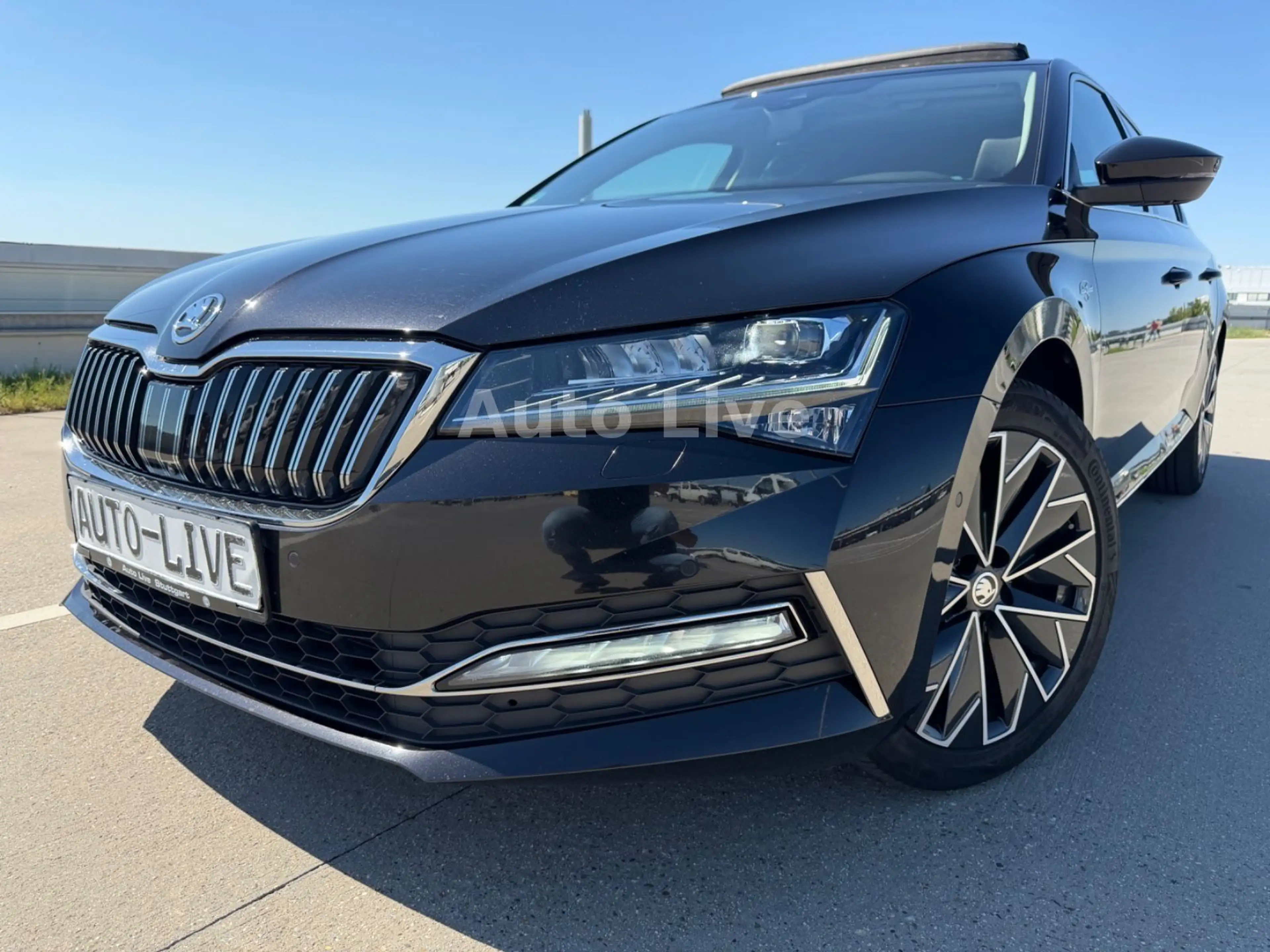 Skoda Superb 2.0 TDI DSG*L&K*VIR*PANO*MATRIX*AHK*360!