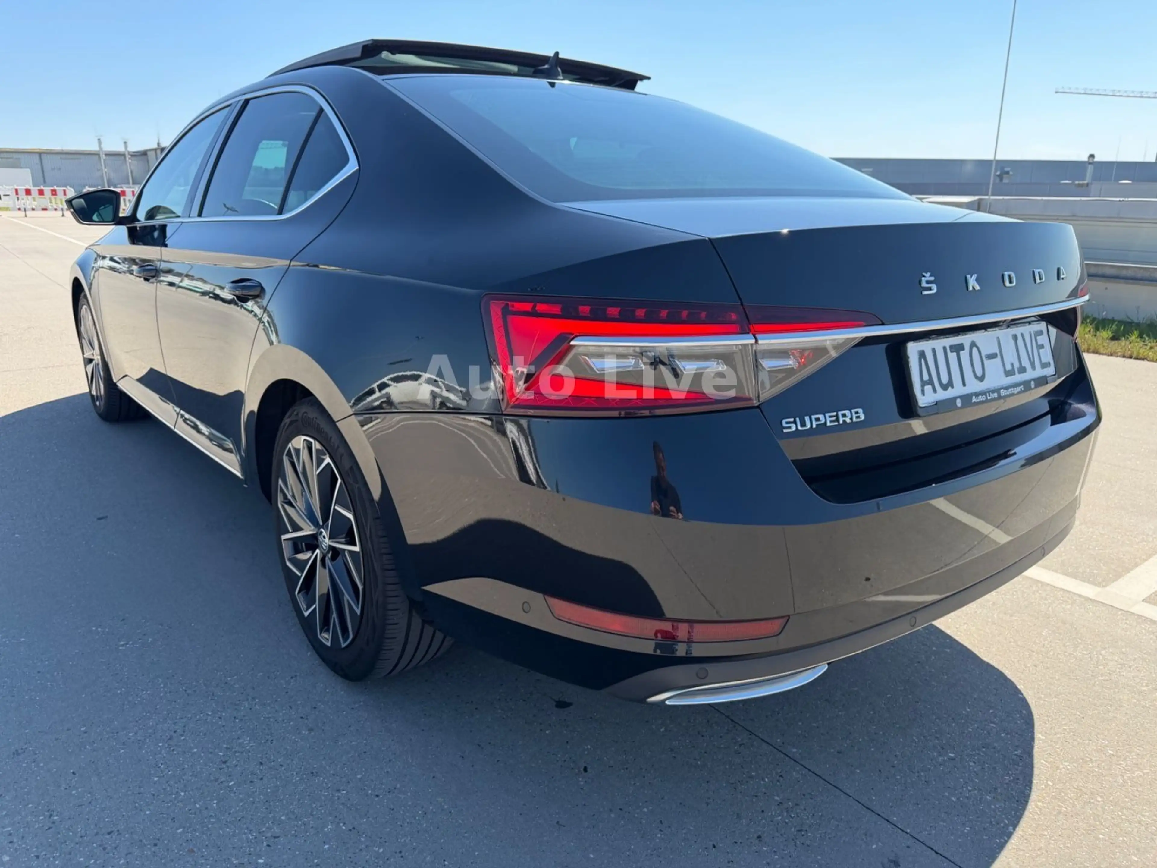 Skoda Superb 2.0 TDI DSG*L&K*VIR*PANO*MATRIX*AHK*360! — photo 3
