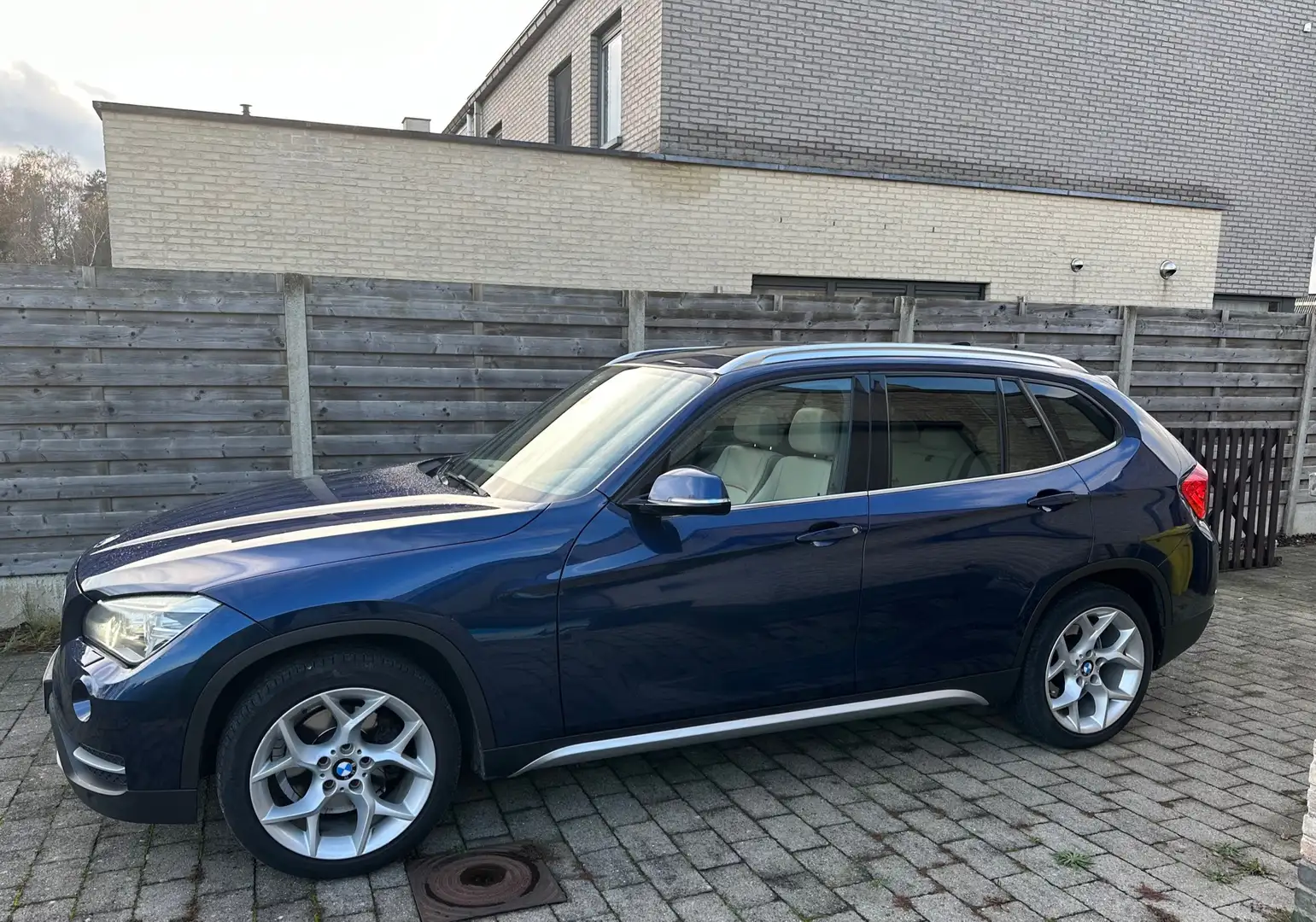 BMW X1 2.0 d sDrive18 euro 5 Bleu - 1