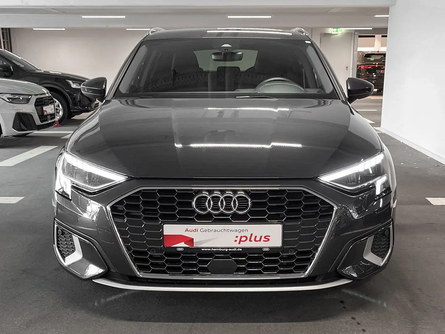 Audi A3 40 TFSI e advanced S tronic NAV/AHK Grau - 2