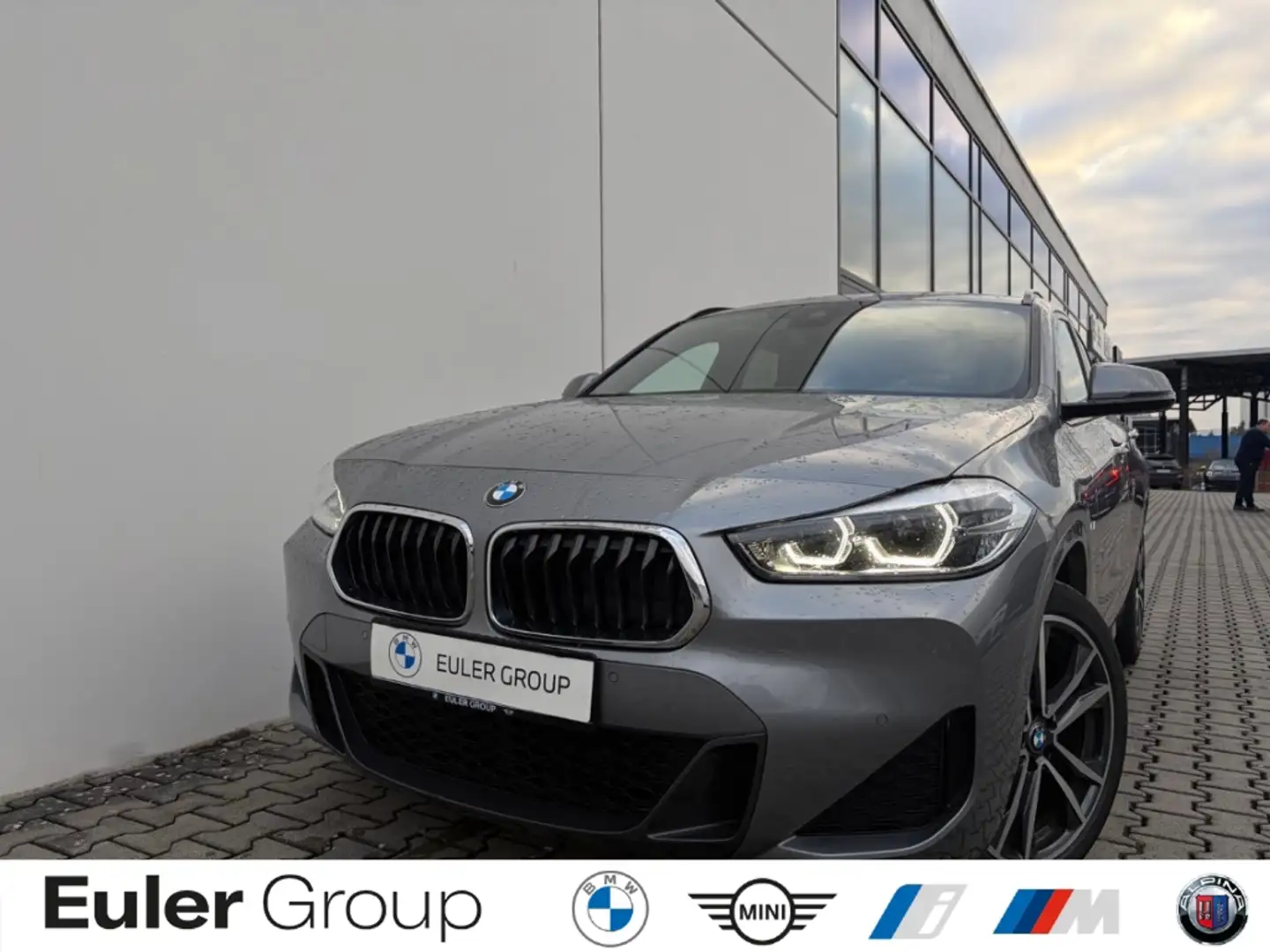 BMW X2 sDrive20iA M-Sport AHK PANO SHZ PDC HUD HiFi Grau - 1