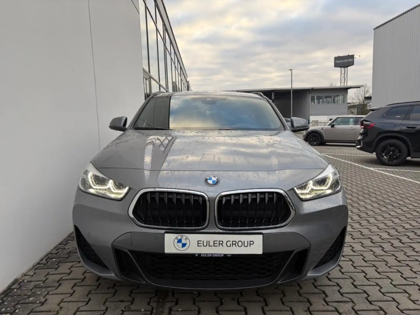 BMW X2 sDrive20iA M-Sport AHK PANO SHZ PDC HUD HiFi Grau - 2