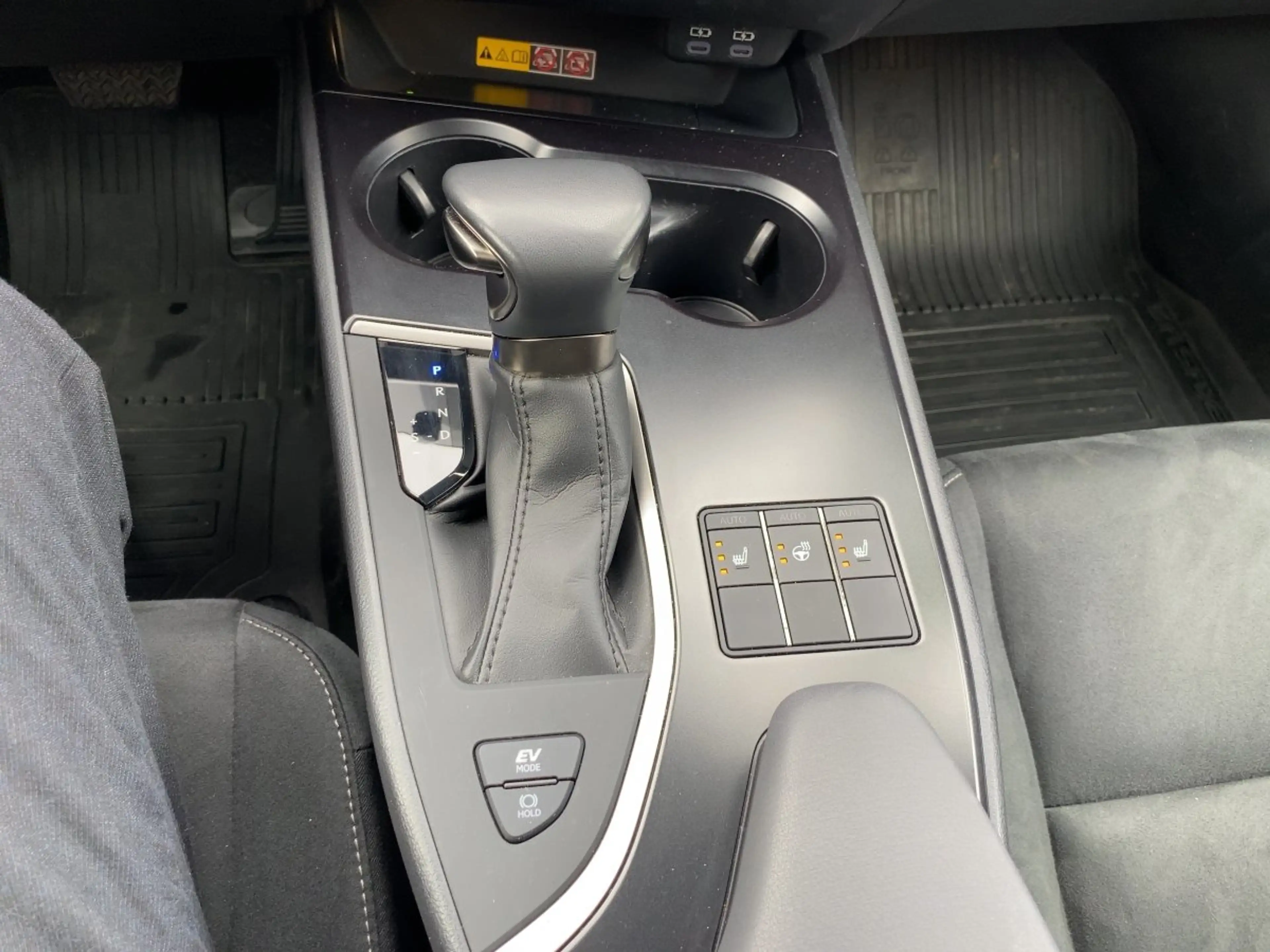 Lexus UX 250h UX 250 h Style Edition zuverlässiger Crossover — photo 18
