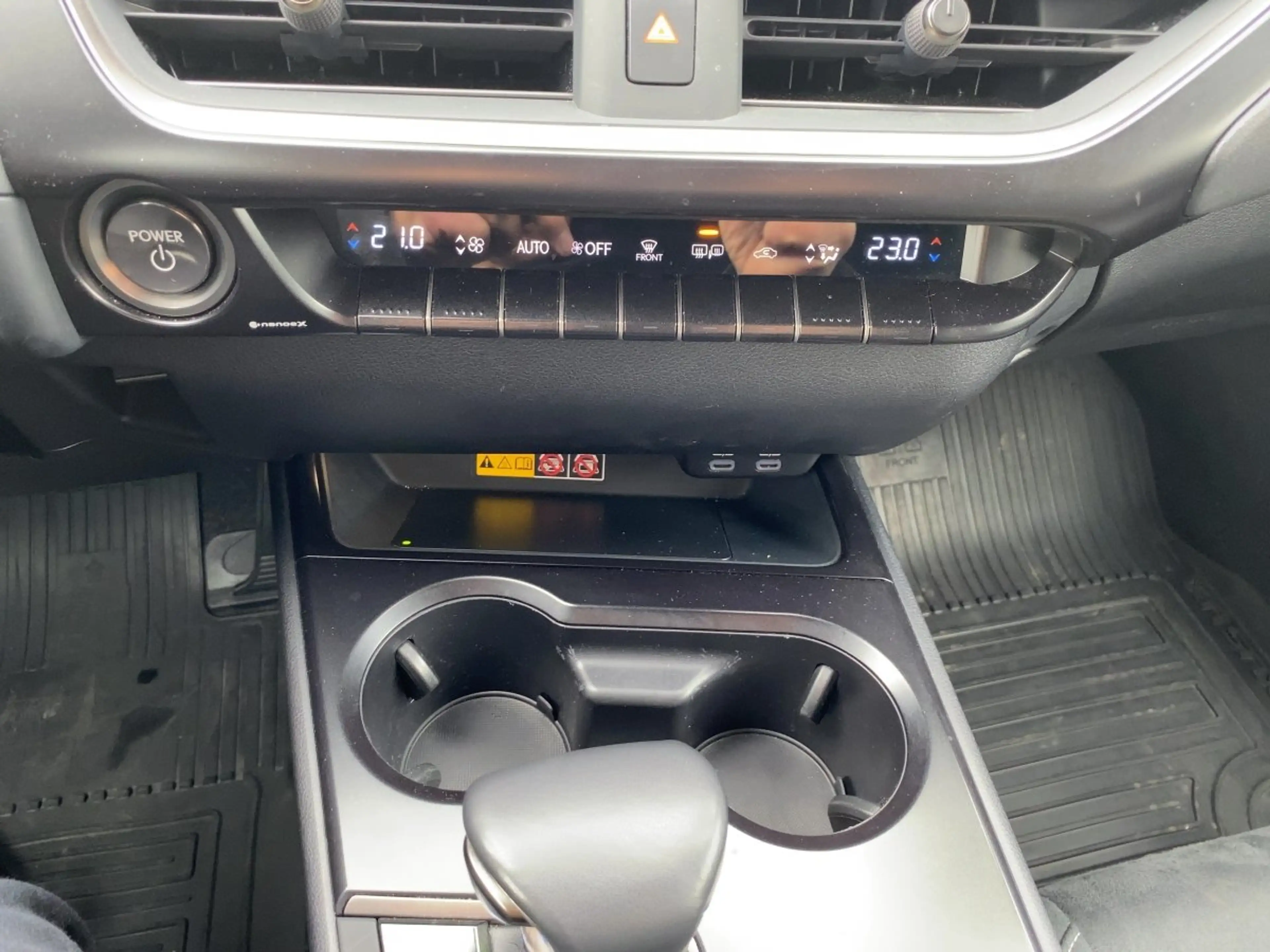 Lexus UX 250h UX 250 h Style Edition zuverlässiger Crossover — photo 17