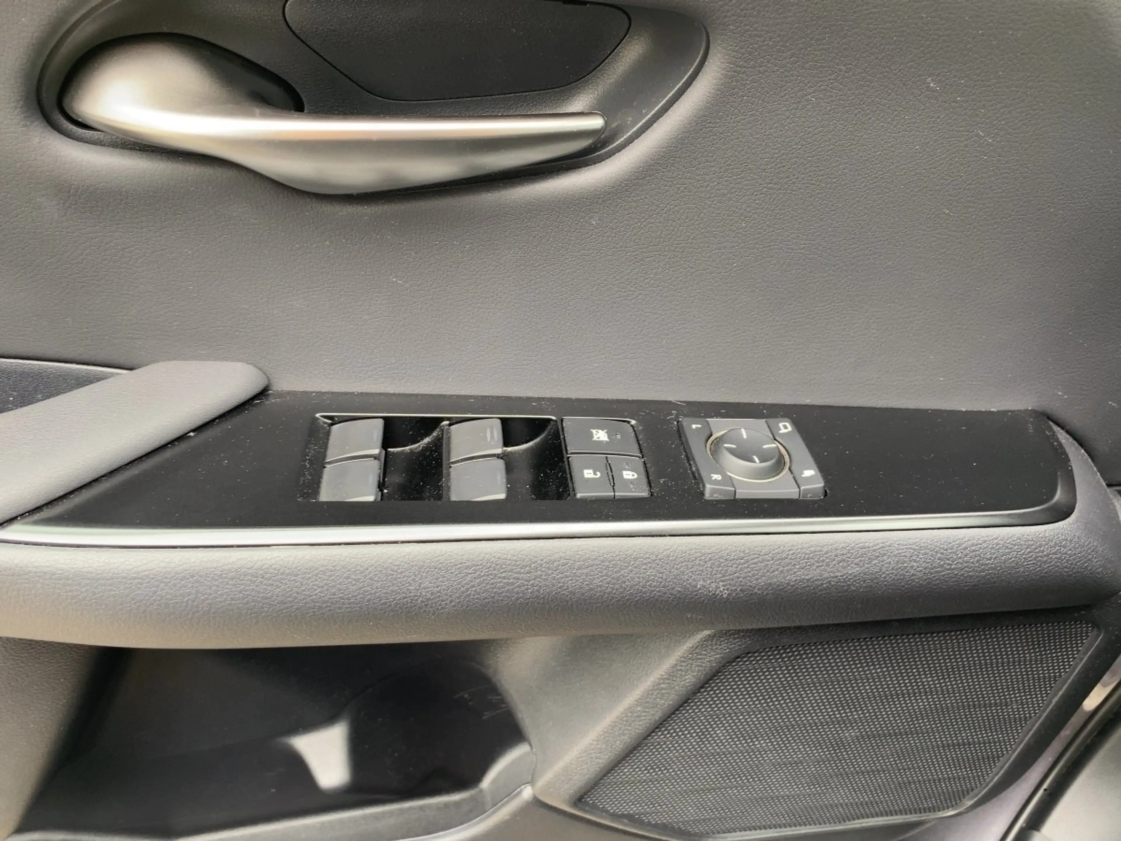 Lexus UX 250h UX 250 h Style Edition zuverlässiger Crossover — photo 19