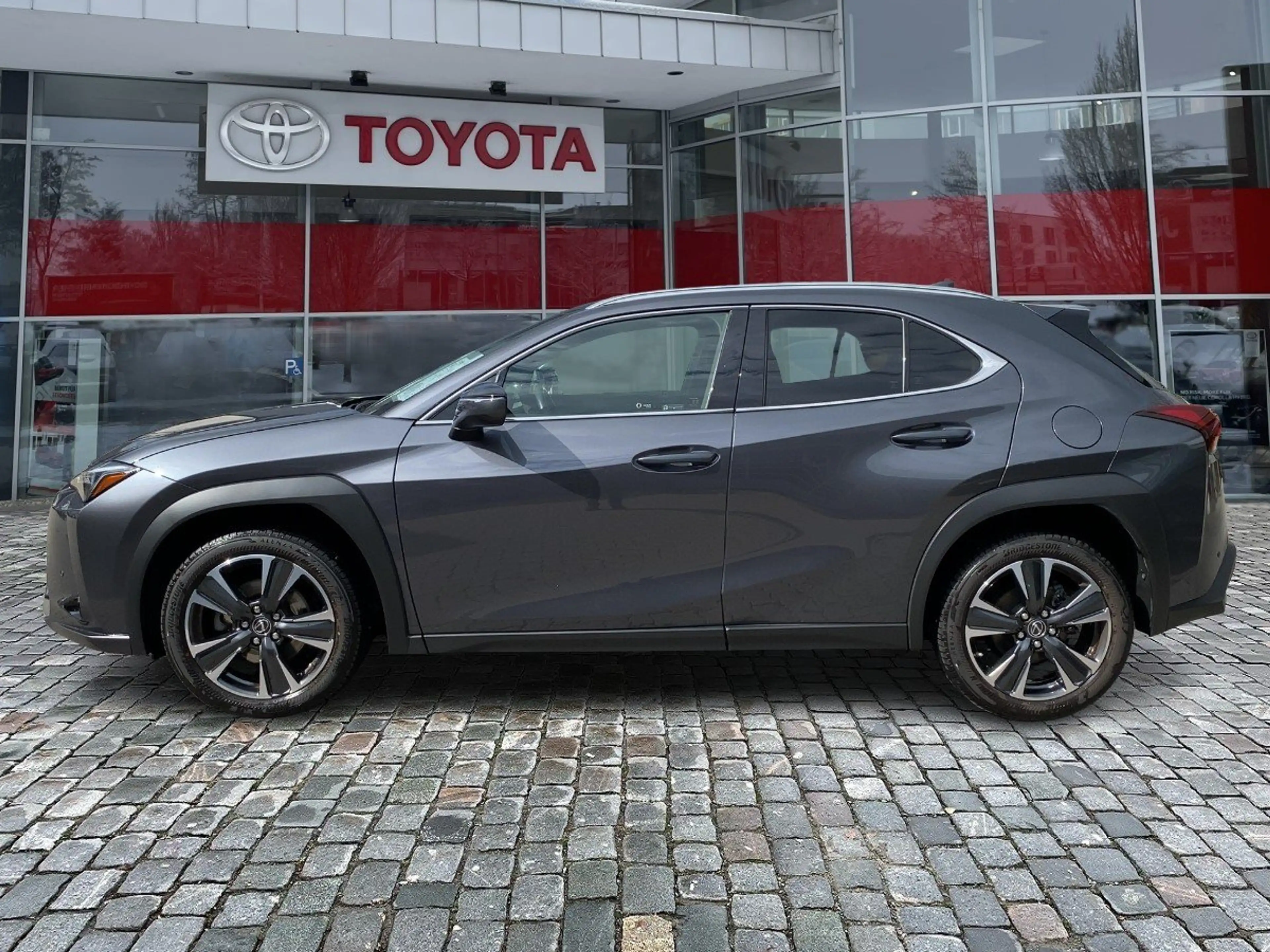 Lexus UX 250h UX 250 h Style Edition zuverlässiger Crossover — photo 2