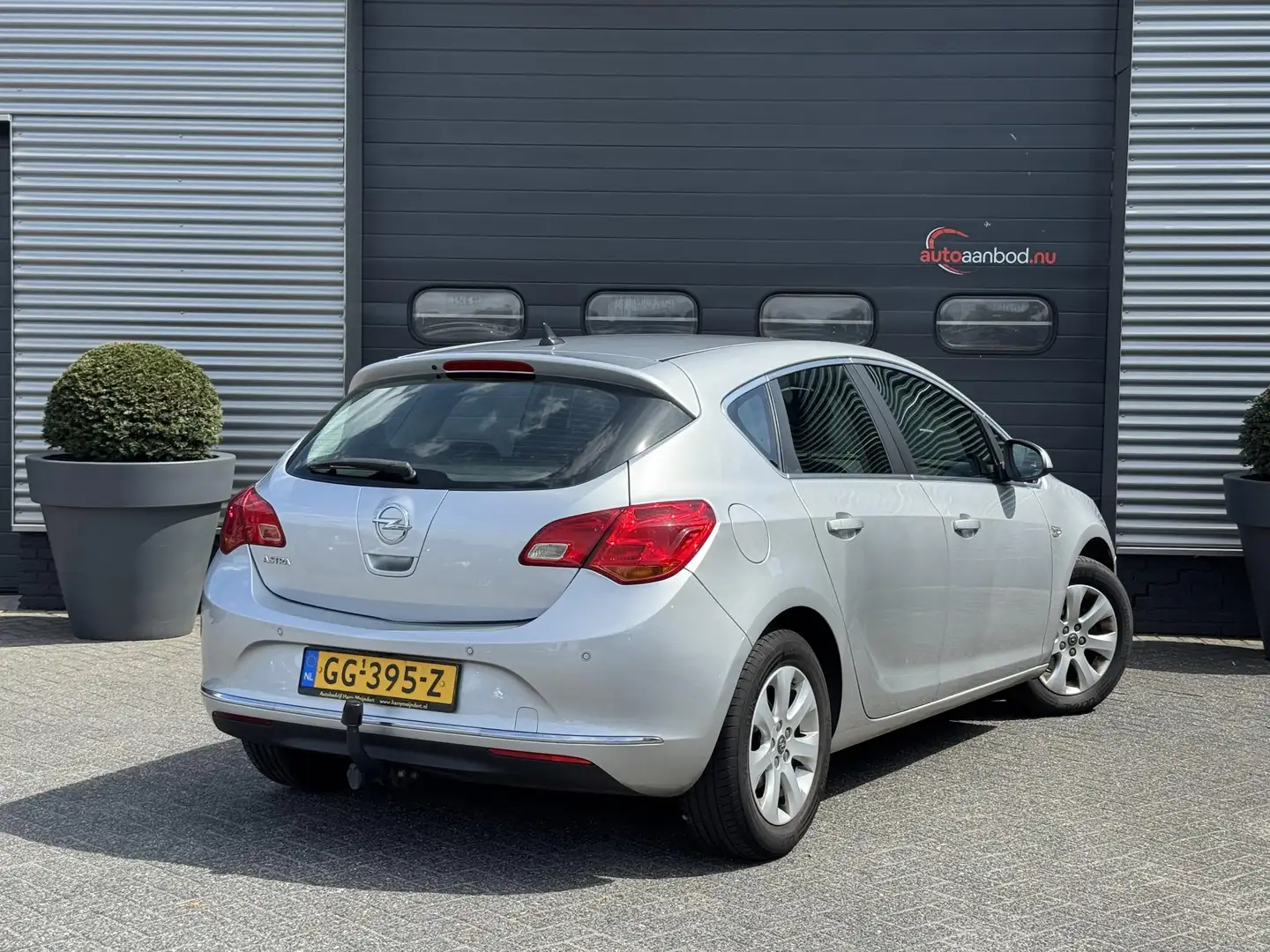 Opel Astra 1.4 Edition | Navigatie | Trekhaak | Lichtmetalen Gris - 2