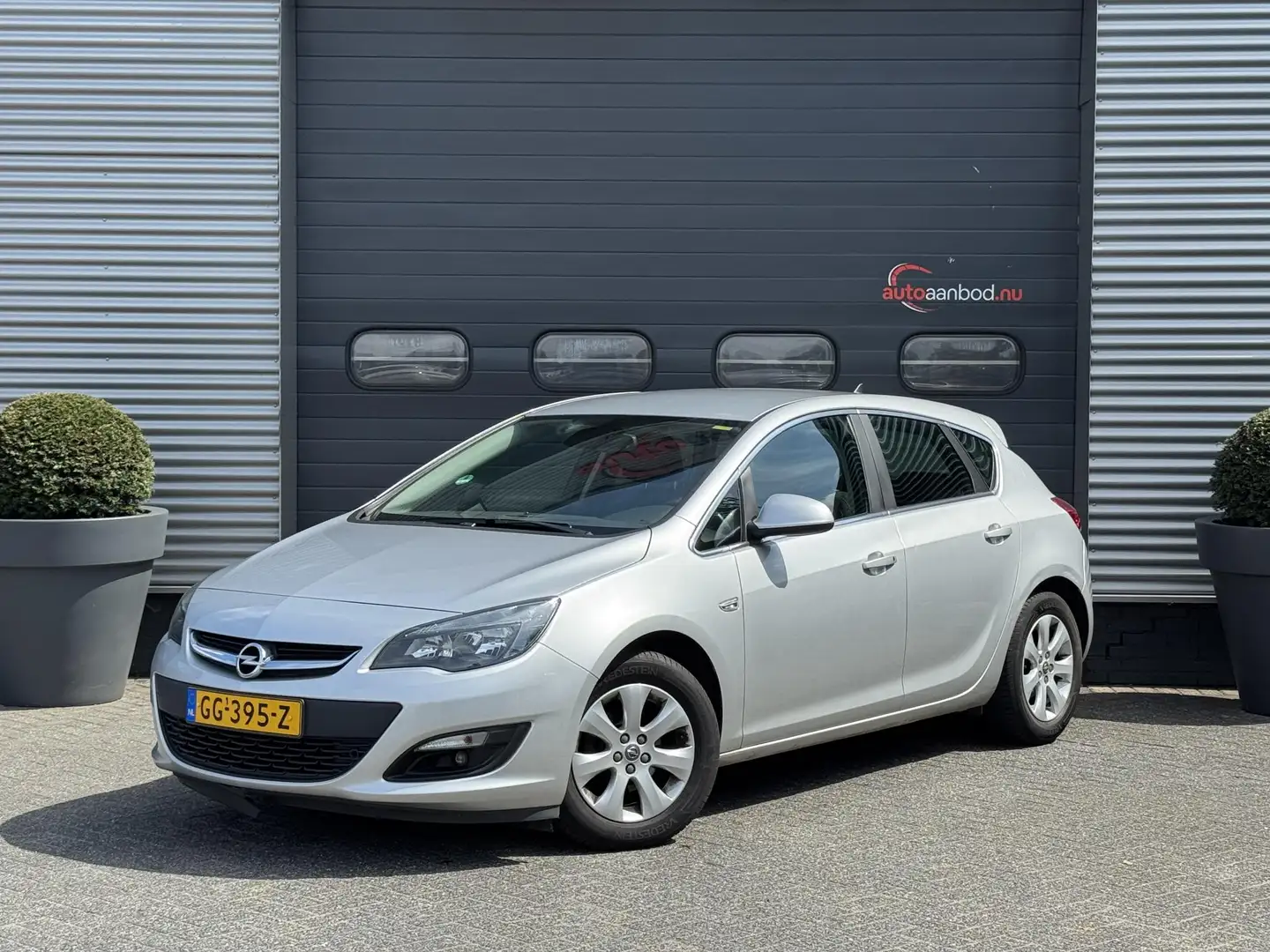 Opel Astra 1.4 Edition | Navigatie | Trekhaak | Lichtmetalen Gris - 1