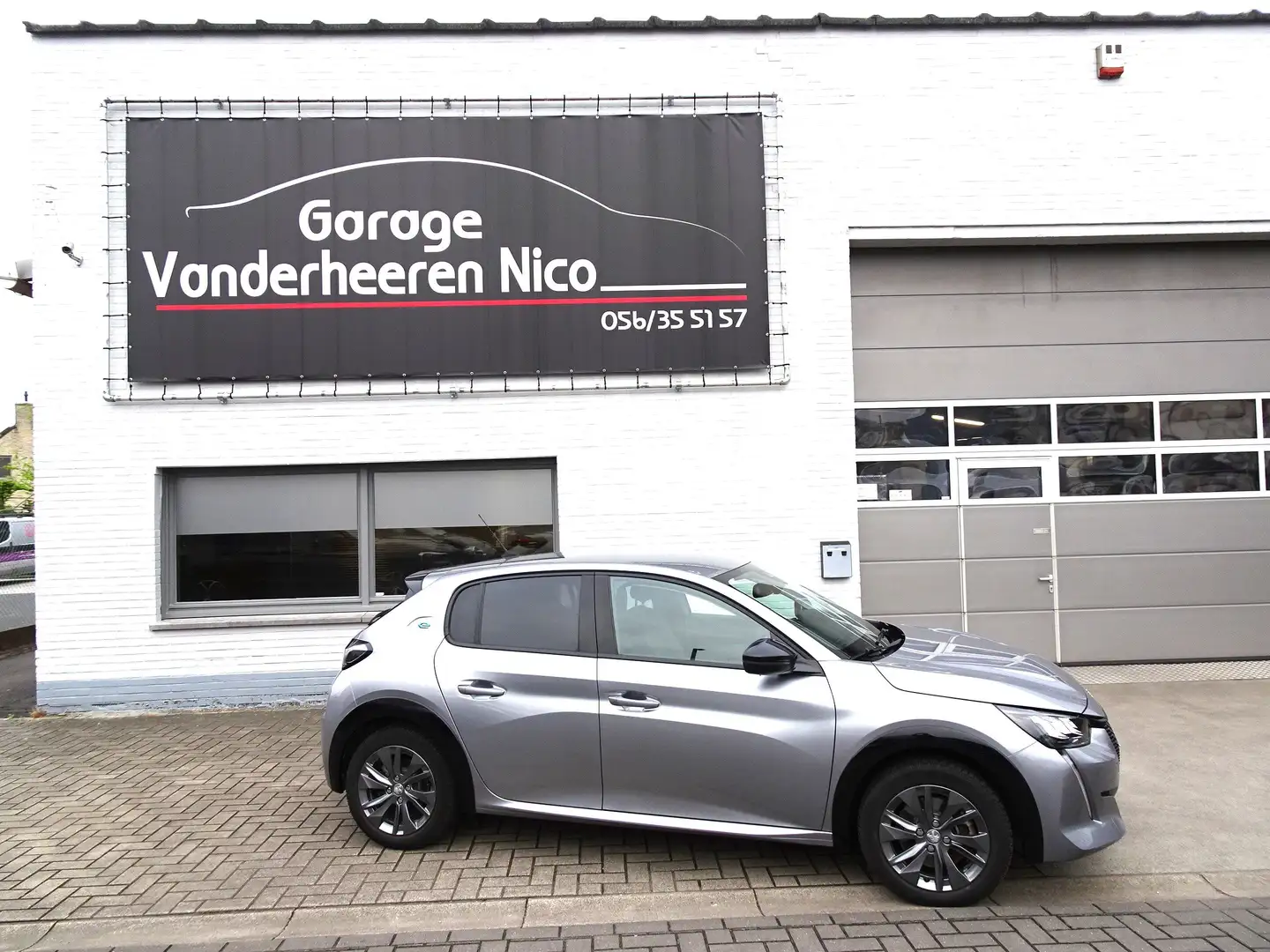 Peugeot e-208 50kWh Allure CARPLAY,NAVI,CAMERA,CRUISE,BLUETH,LED Grijs - 1