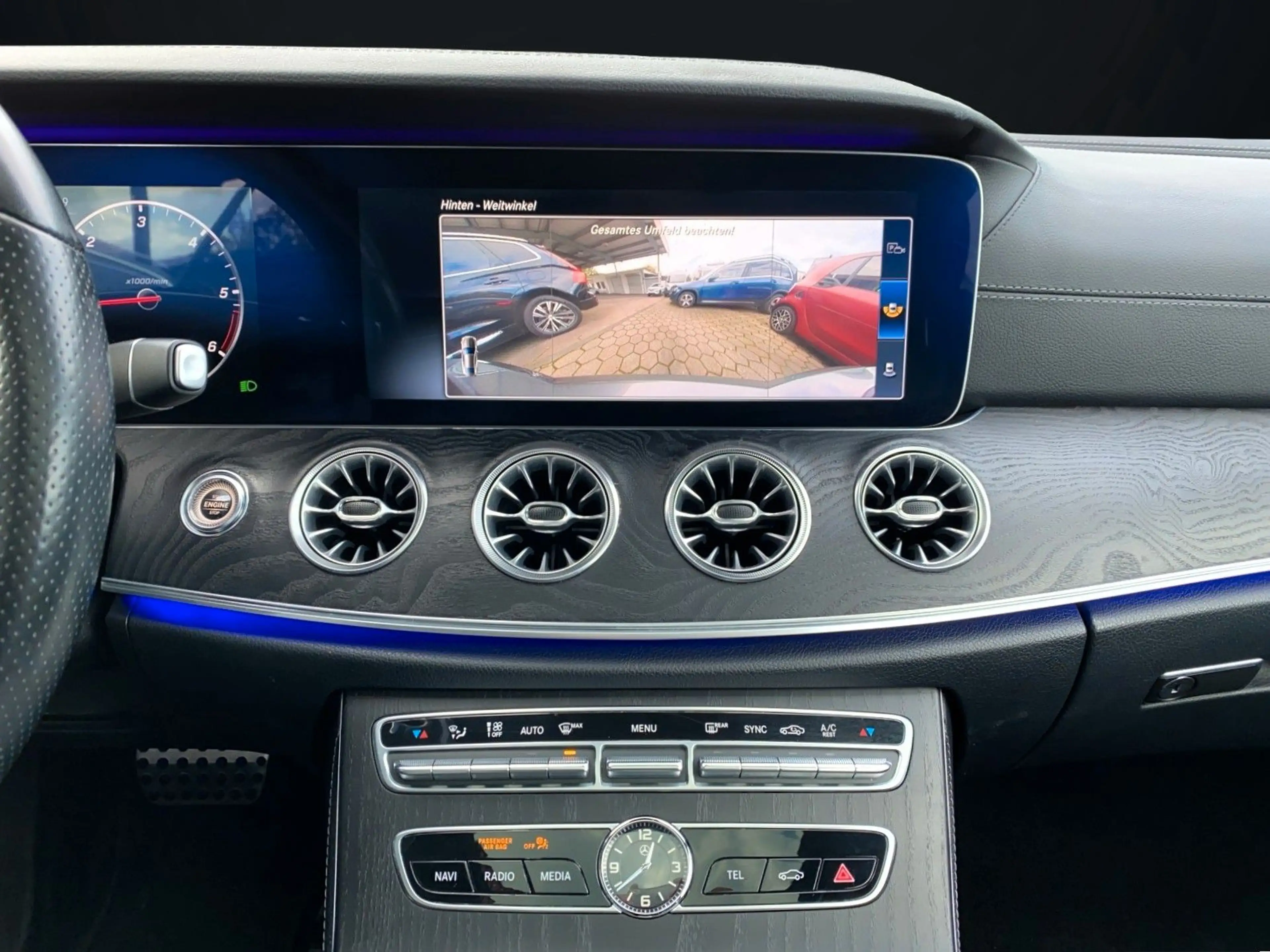 Mercedes-Benz E 220 d COUPE AMG-LINE NAVI-KAMERA-PANORAMA-LED — photo 11