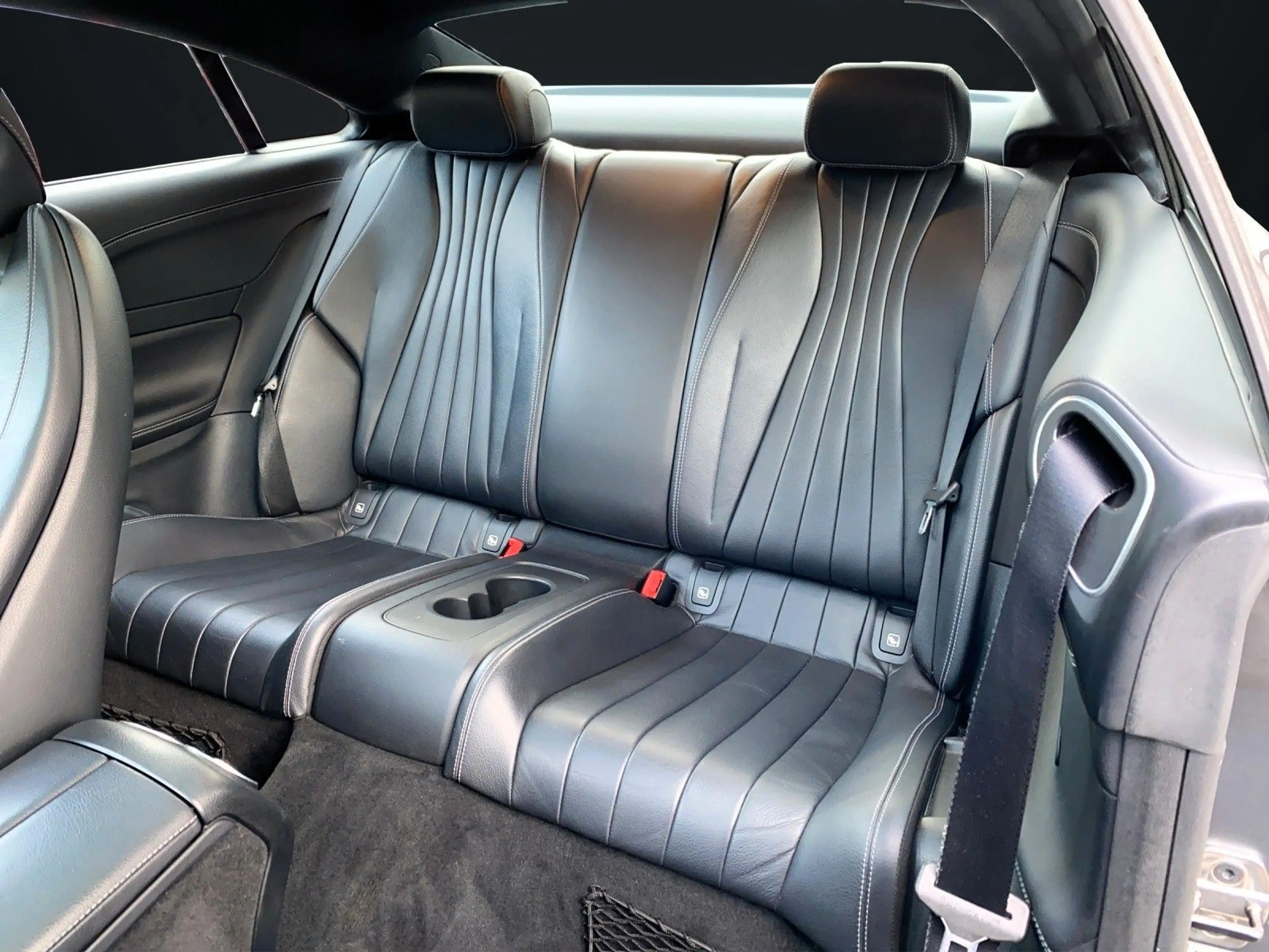 Mercedes-Benz E 220 d COUPE AMG-LINE NAVI-KAMERA-PANORAMA-LED — photo 14