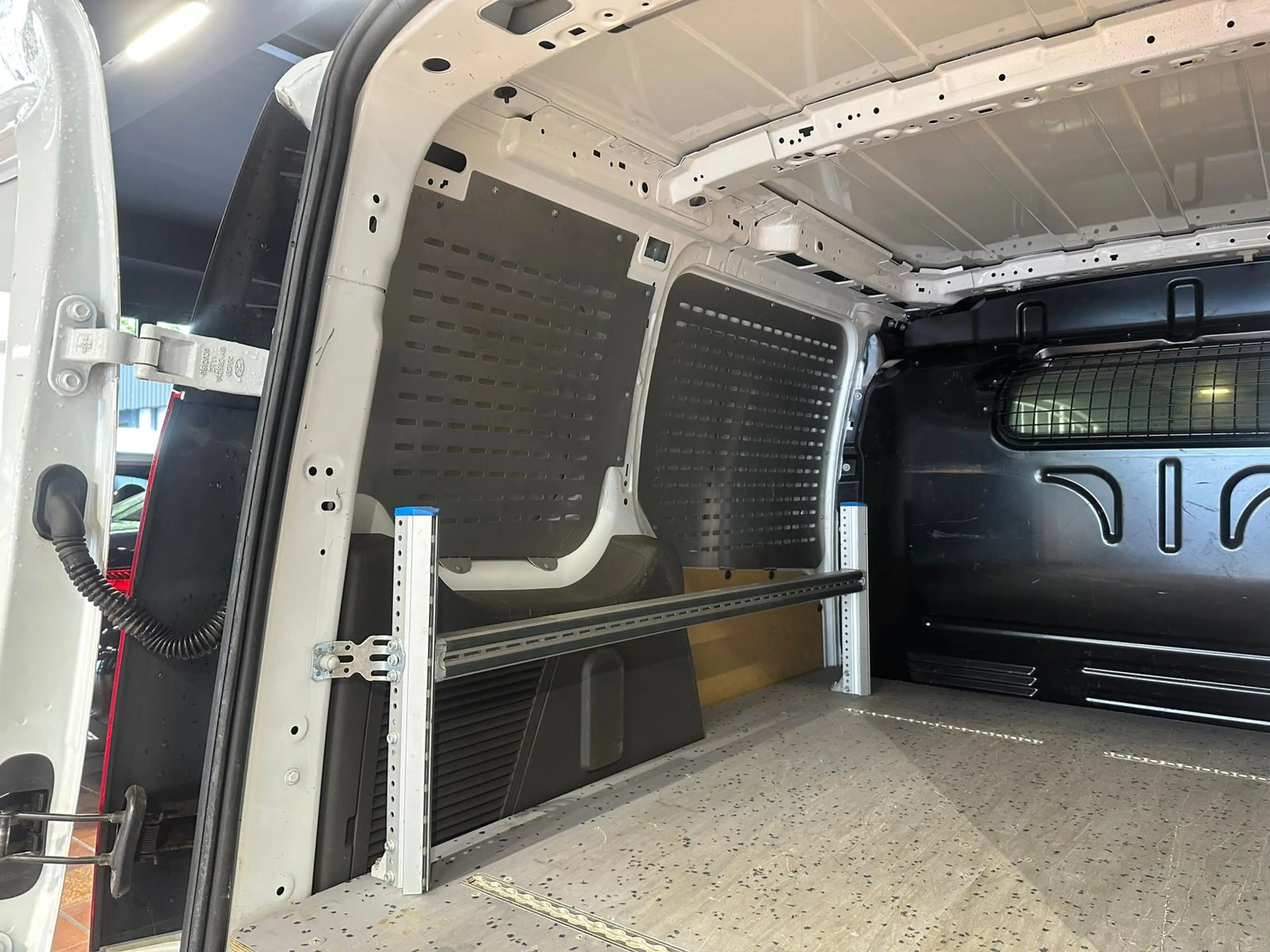 Ford Transit Connect SORTIMO-WERKSTATT BLIS TEMPO AHK SHZ TREND PDC DAC — photo 13