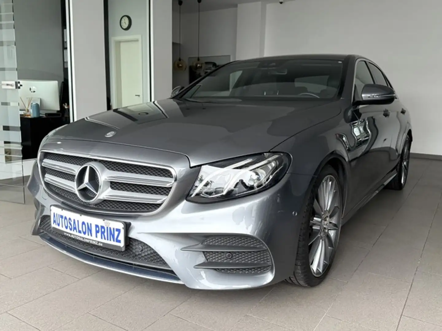 Mercedes-Benz E 200 AUTOM KLIMA NAVI ALCANTAR KAMERA AMG-PAKET Gris - 1